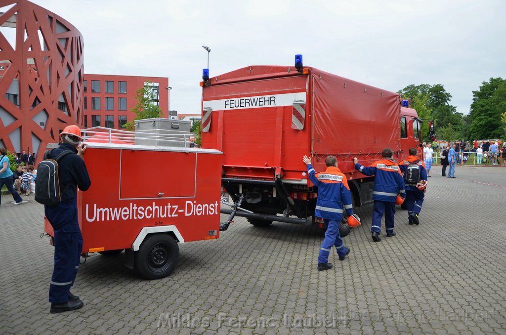 Tag der Offenen Tuer BF Koeln Weidenpesch Scheibenstr P190.JPG